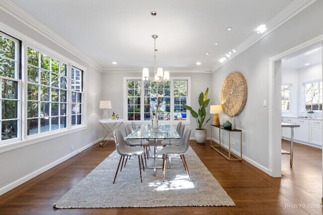 Foto del edificio - 230 Magellan Ave