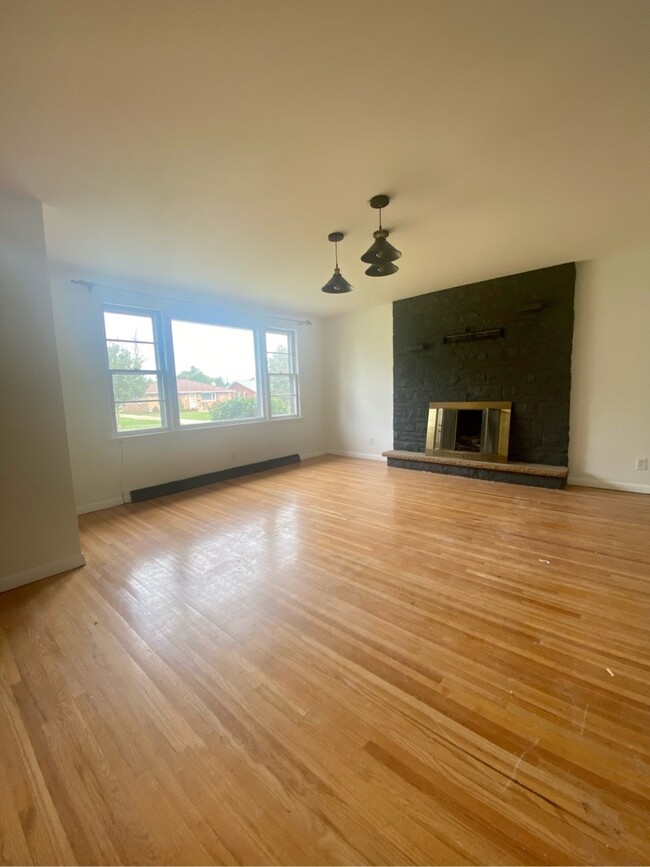 Building Photo - 17 Siegfried Dr
