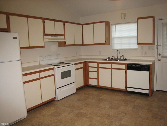 Building Photo - 2 br, 2 bath Duplex - 2011 Summerhaven Dr