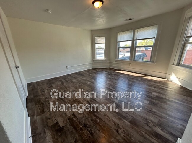 Foto del edificio - 108 N Buchanan St