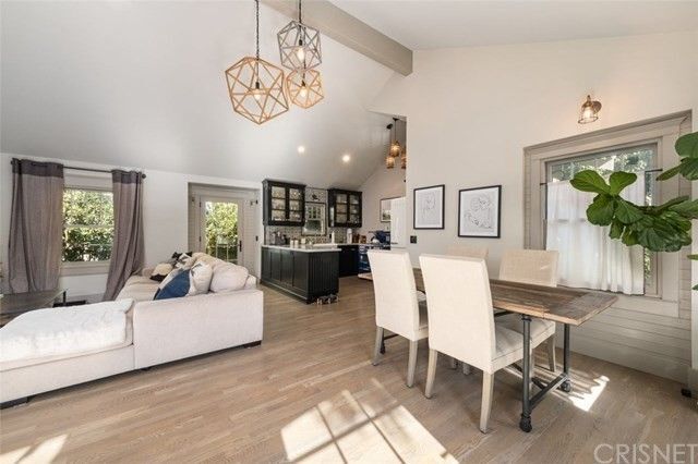Foto del edificio - 7838 Goodland Ave