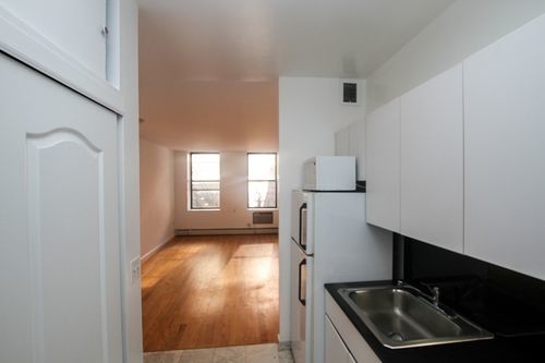 Building Photo - 232 E 54th St