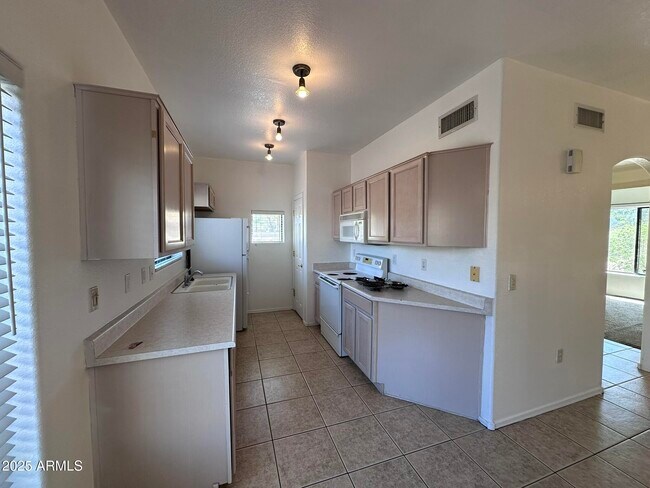 Building Photo - 13818 N Saguaro Blvd