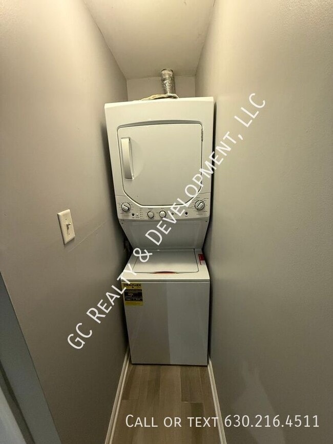 Photo - 3266 W Wrightwood Ave Apartment