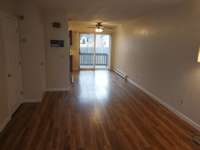 Building Photo - 11 Sunflower Cir