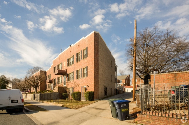 Building Photo - 615-623 Missouri Ave NW