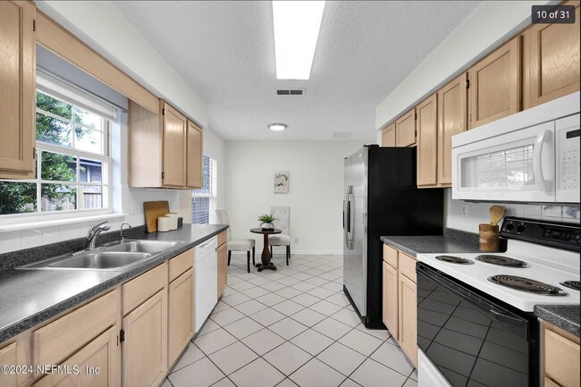 Building Photo - 13573 Lobo Ct