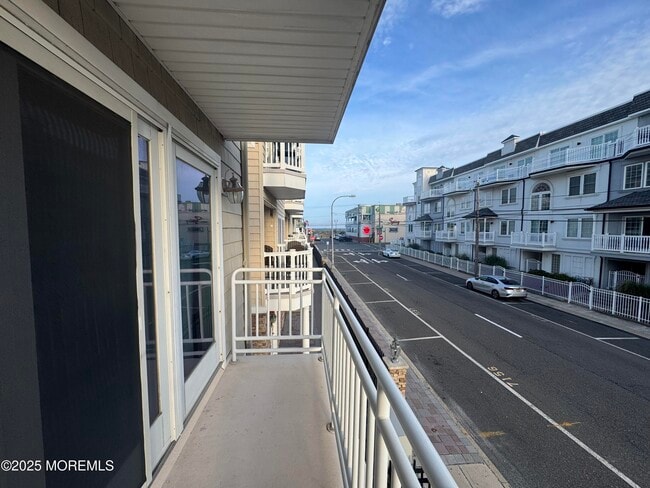 Building Photo - 30 Sumner Ave