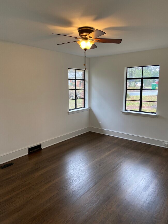 1401 N Sharon Amity Rd, Charlotte, NC 28211 House Rental in Charlotte