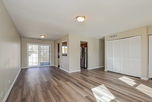 Building Photo - 881 Edenwood Dr