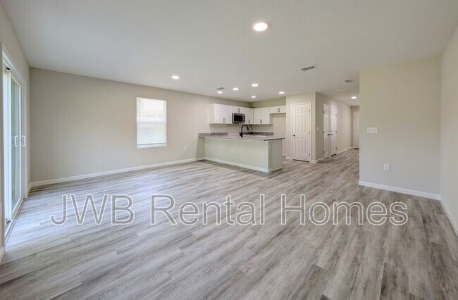 Building Photo - 1114 Comanche St