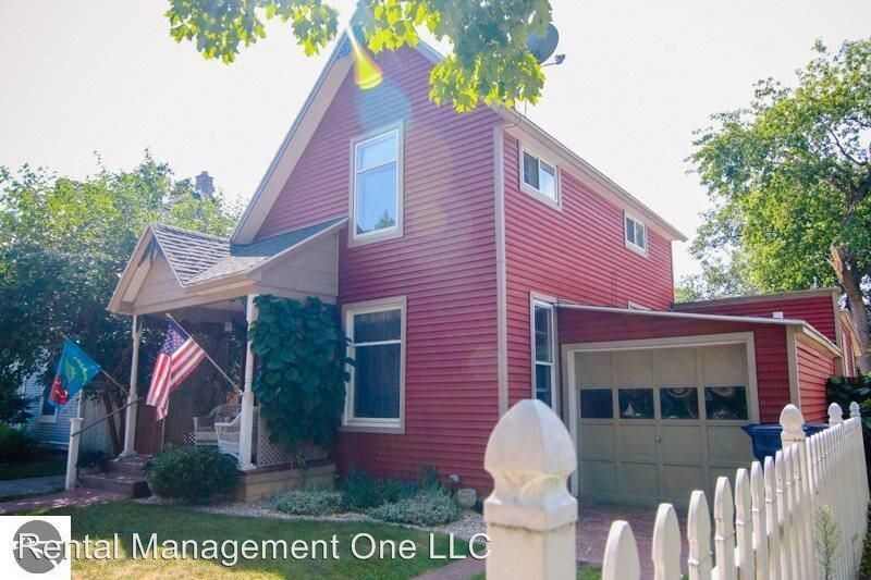 3 br, 1.5 bath House 542 ster St House Rental in Traverse City