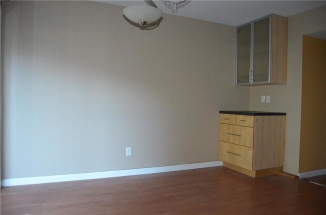 Foto del edificio - 105 Towne House Rd