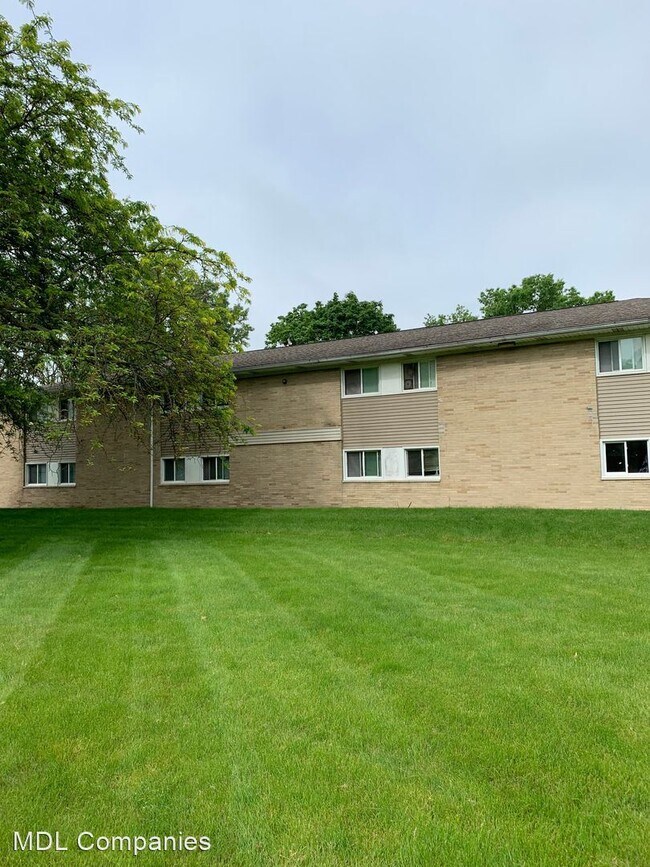 Building Photo - 1410 S Center Rd