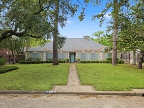 Building Photo - 139 Haversham Dr