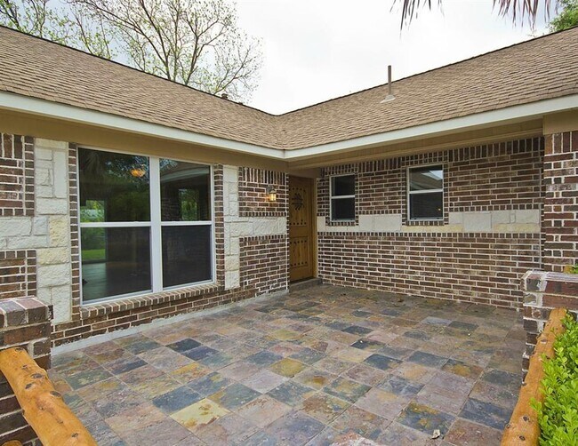 Foto del edificio - 5333 Westminster Dr