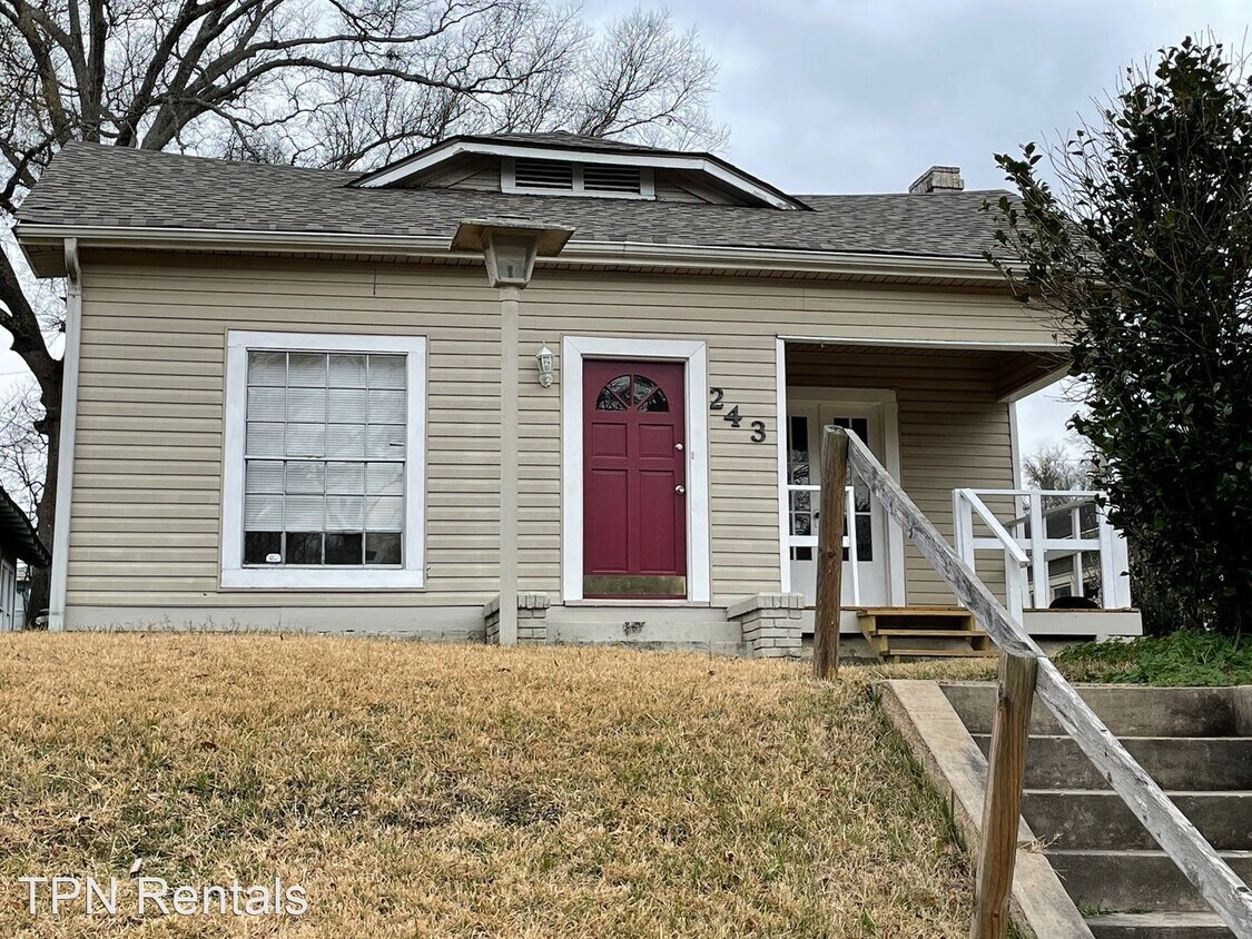 Primary Photo - 3 br, 1 bath House - 243 Washington St