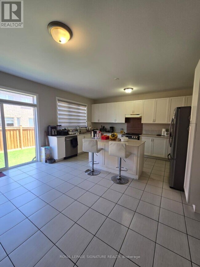 Building Photo - 267 Thornbush Blvd