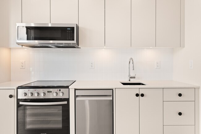 Building Photo - 45511-45511 Campus Dr