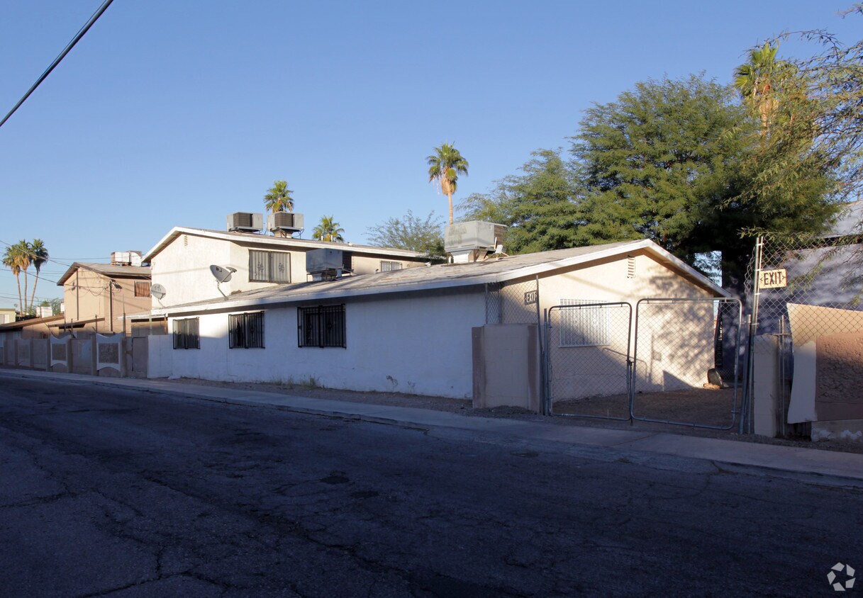 Building Photo - 485 McKellar Cir