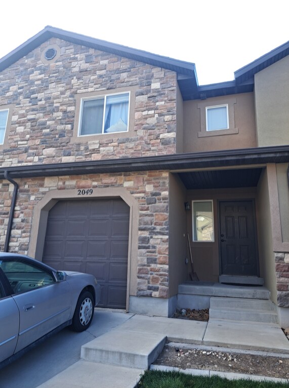 Primary Photo - 2049 N Belmont Dr