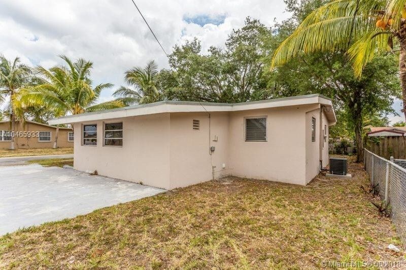 Foto principal - 17180 NE 3rd Ave