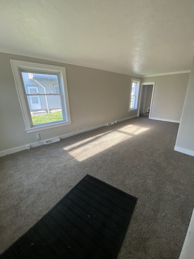 Building Photo - 1828 Davis Ave