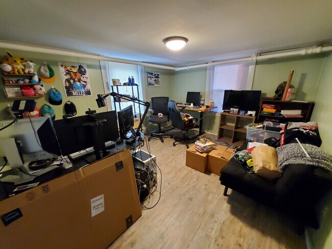 Foto del edificio - 305 Rindge Ave