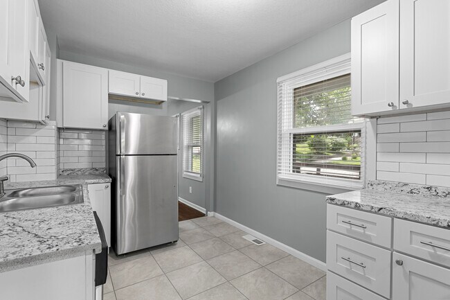 Building Photo - 9920 Johnson Dr