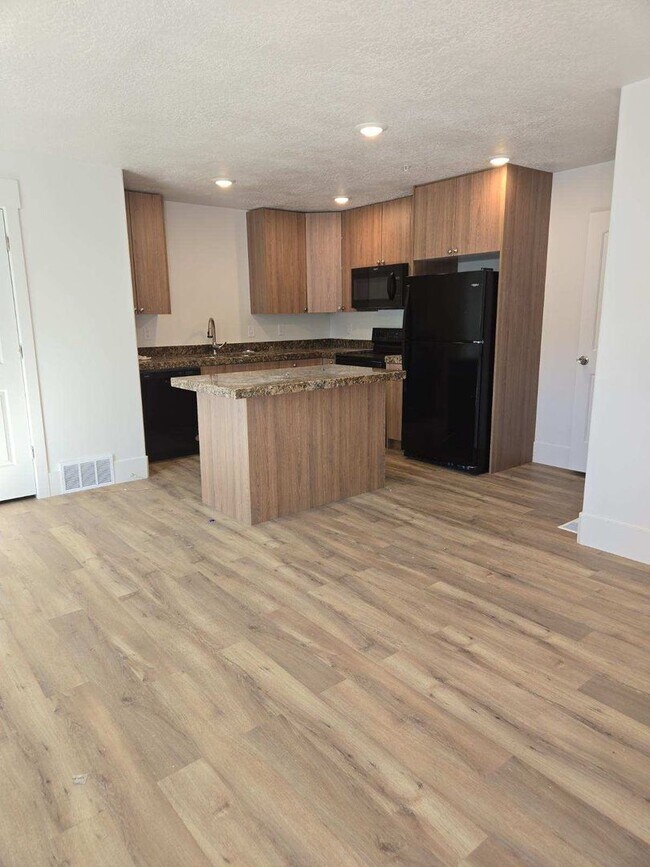 Foto del edificio - 2 bedroom 2.5 bath townhome