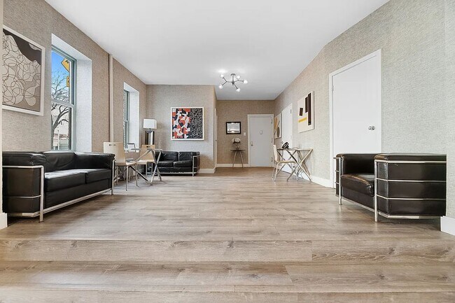 Foto del edificio - 244 W 64th St