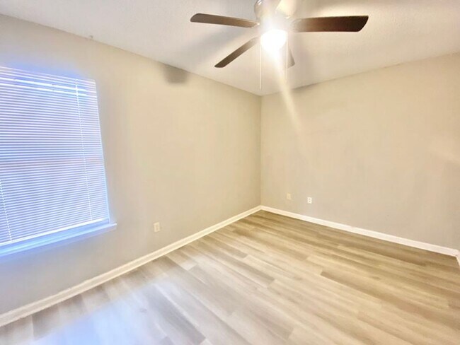 Foto del edificio - Available NOW