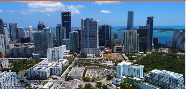 Foto del edificio - 1 br, 1 bath Apartment - 729 NW 2nd Ave