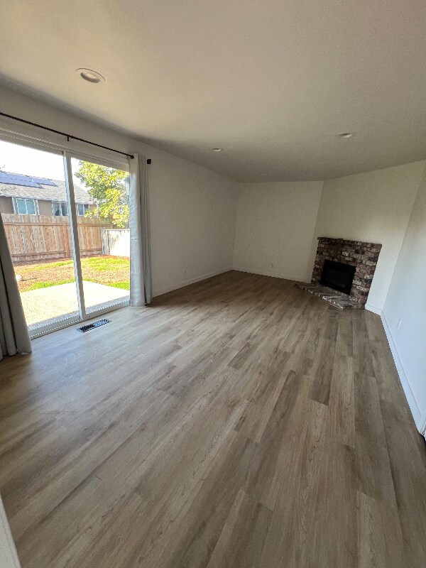 Building Photo - 4407 Roselawn Dr NE