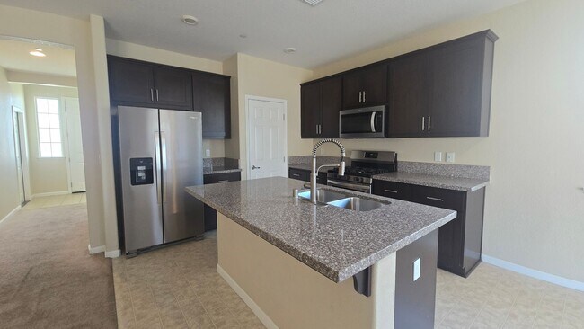Foto del edificio - 4 BR 3 BA home available now