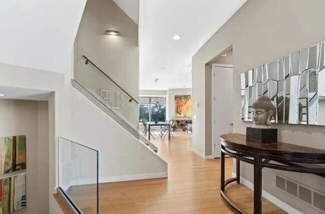 Foto del edificio - Gorgeous Luxury Townhome