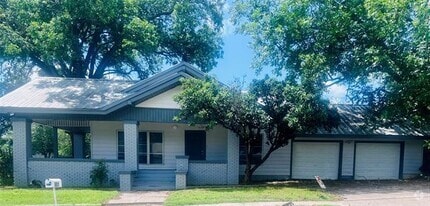 Building Photo - 801 W Spring St