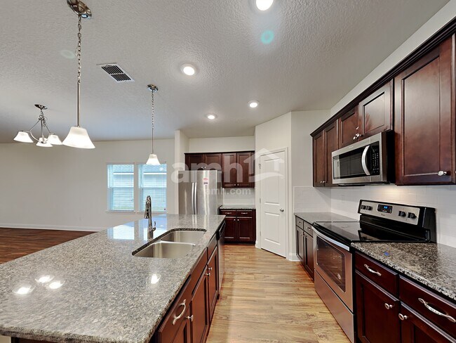 Foto del edificio - 740 Celebration Lane