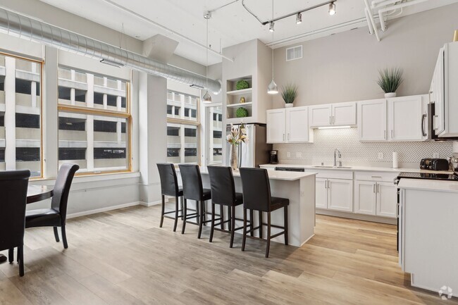 Building Photo - R7 Lofts