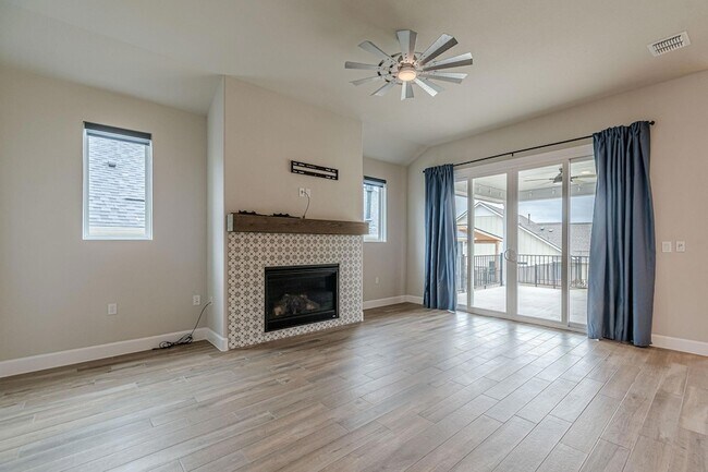 Foto del edificio - 1245 Dancing Oak Ln