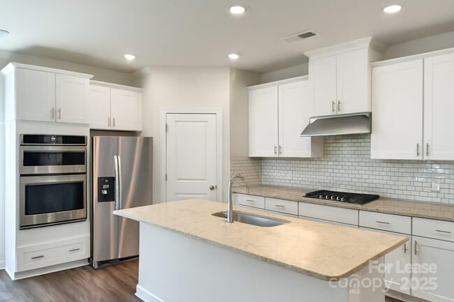 Building Photo - 221 Emmett Dr