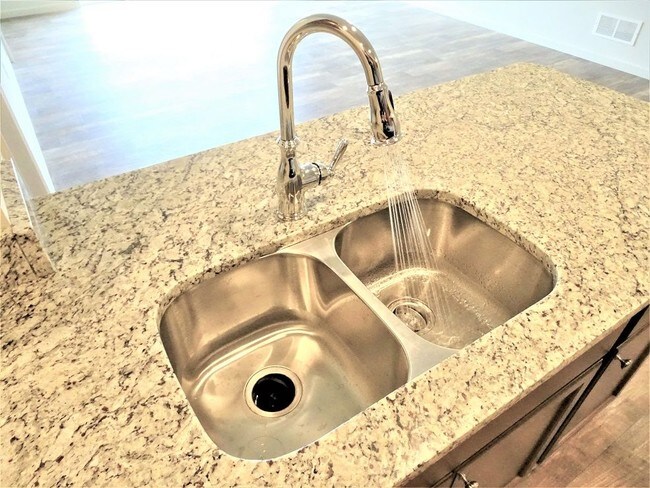 Foto del edificio - 253 Lakeside Crossing