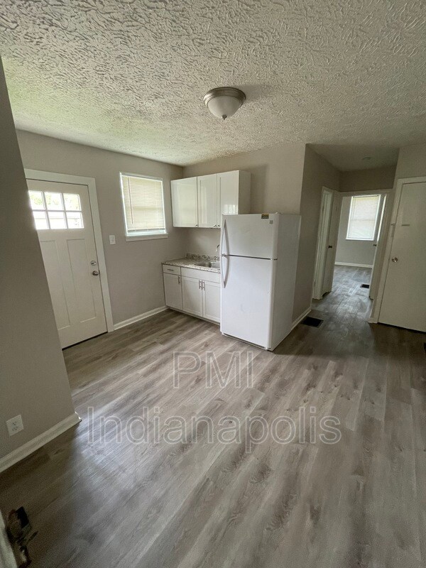 Foto del edificio - 1633 N Gladstone Ave