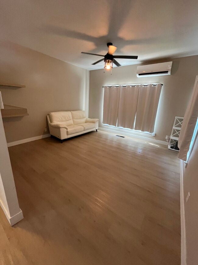 Living room - 230 N 700 W