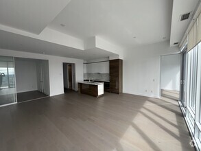 Building Photo - 488 University Ave