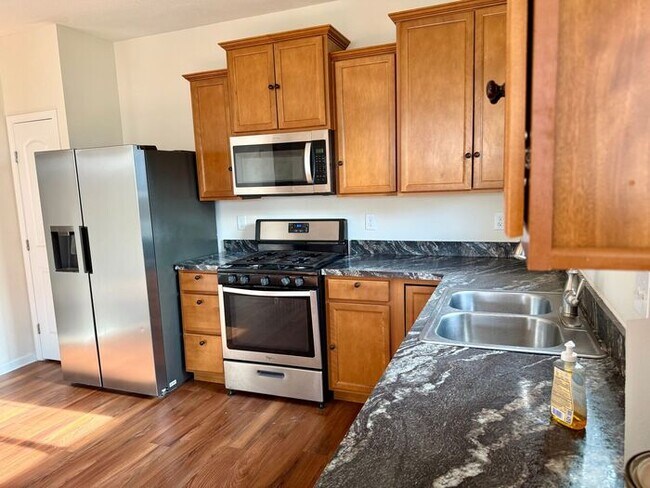 Foto del edificio - Spacious 4BR 2B w/ Large Backyard • Full Appliance Kitchen • 2-Car Garage in Pataskala