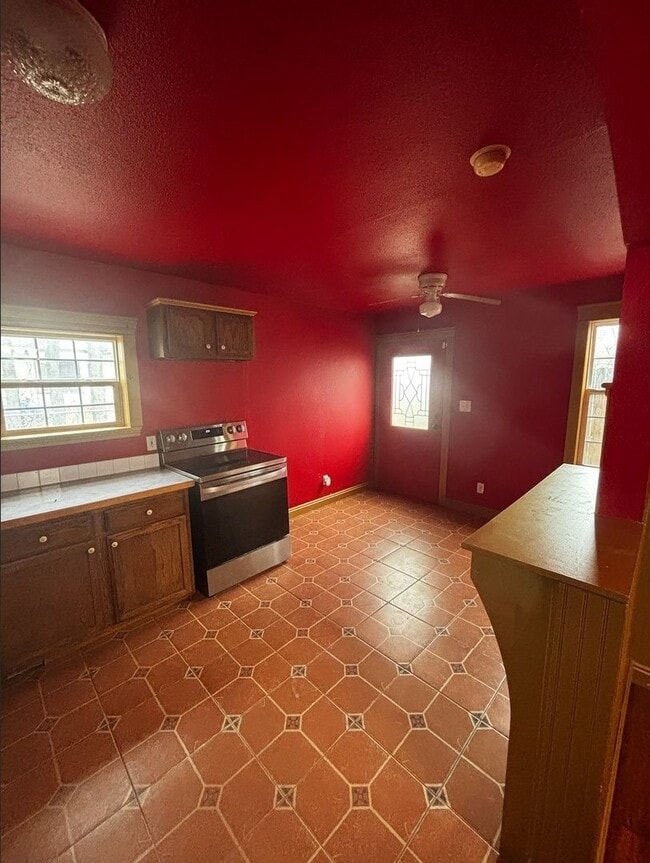 Building Photo - 703 Jackson St