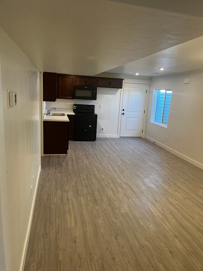 Building Photo - 732 Blue Mountain Dr