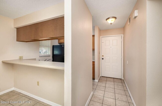 Building Photo - 2280 Fox Hollow Dr