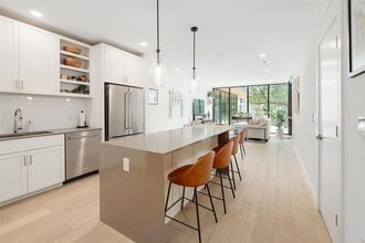 Building Photo - 1600 S 1st St